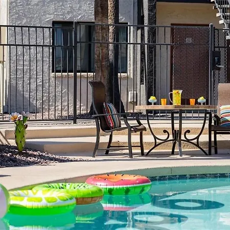 127 Fully Furnished 1Br Suite-Prime Location